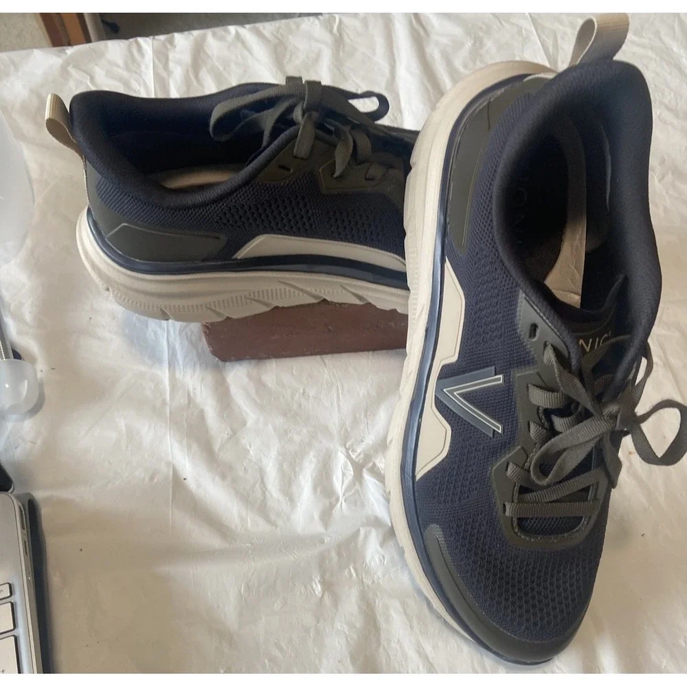 Men's Vionic Walk Max‎ Technical-Water Repllent Lace Up Sneakers-Size 10